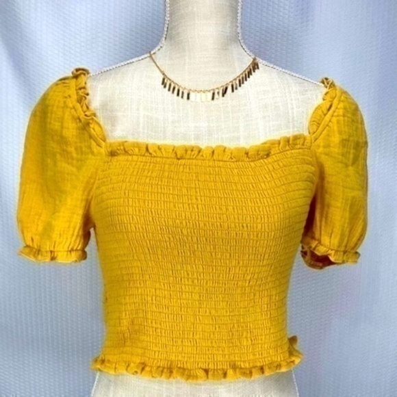 Hem & Thread Crop Top Womens Size Medium Yellow Short Puff Sleeves Blouse New - Picture 2 of 9